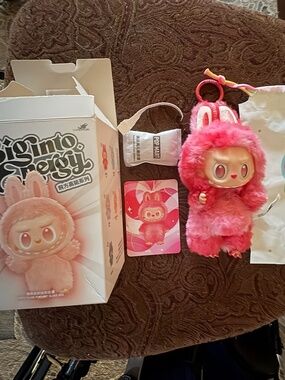 Labubu "Big Into Energy" Series- Love